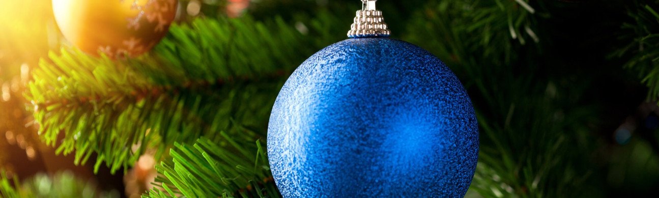 24 Joyful Free Christmas Wallpaper Designs 2012